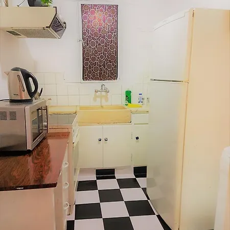 Acropolis Hostel *